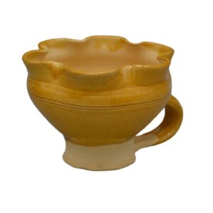 Tasse médiévale polylobée vernissée jaune