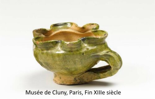 Tasse médiévale polylobée verte