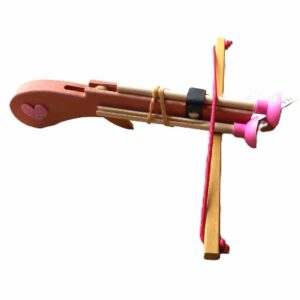 Arbalète rose en bois clair