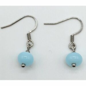 Boucle d'oreilles aux perles de verre bleu très clair