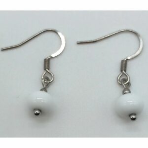 Boucle d'oreilles aux perles de verre blanc