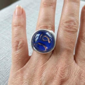 Bague "effluves" en verre bleu foncé