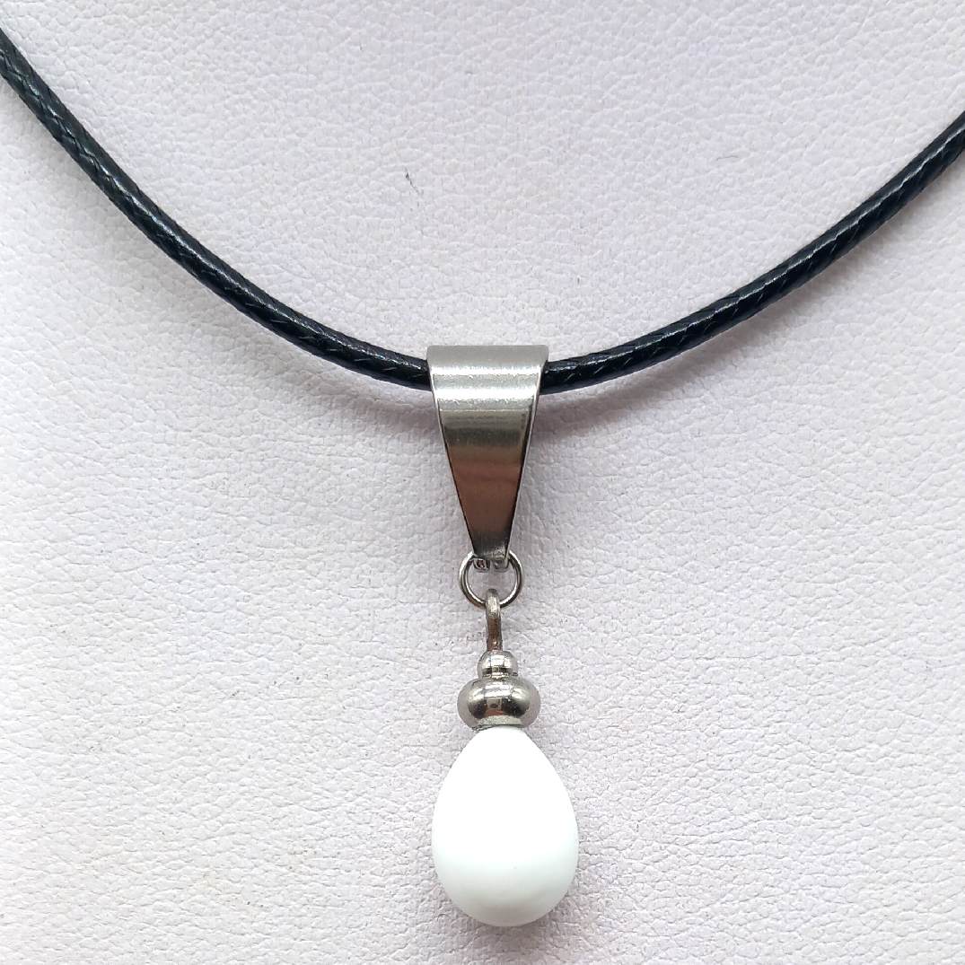 Collier goutte blanche