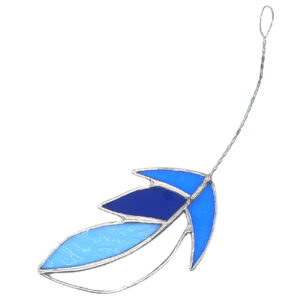 Plume bleue au vitrail