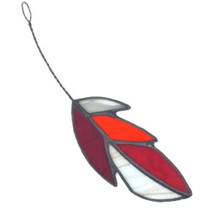 Plume rouge au vitrail